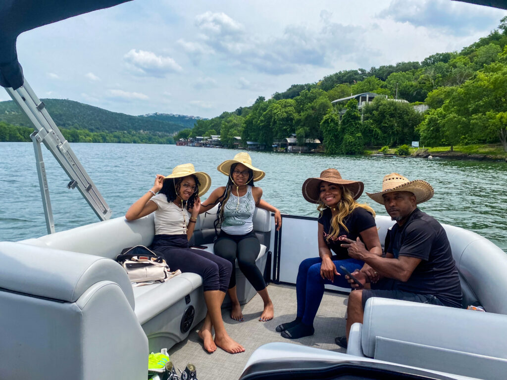 Boat rentals on Lake Austin with a captain
